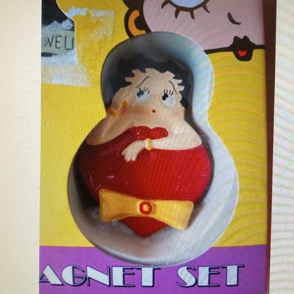 🌟SALE🌟 Betty Boop Magnets - 1 Set Includes 2 Magnets in Box - NIB - (Unopened) - Picture 2 of 4